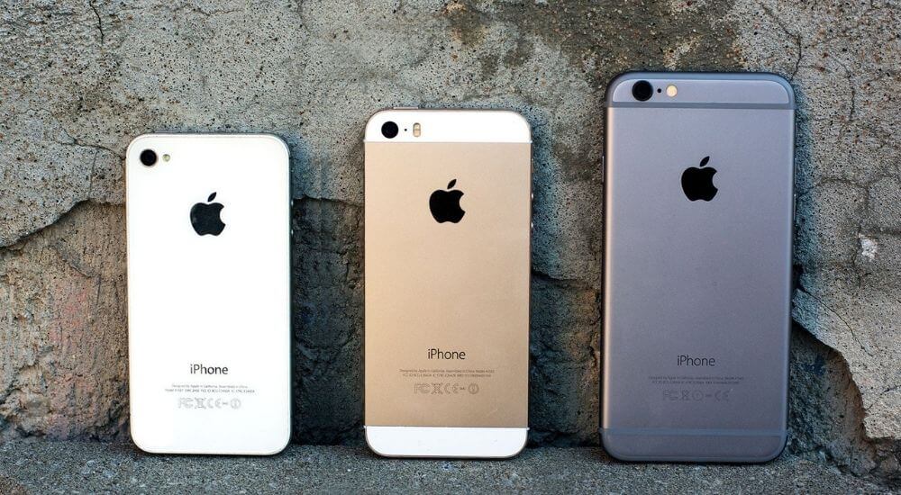 Használt iPhone-ok egy falnak támasztva