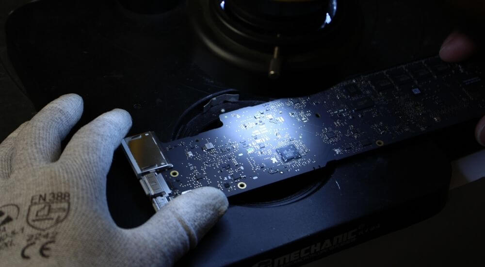 Nagyító és védőkesztyű