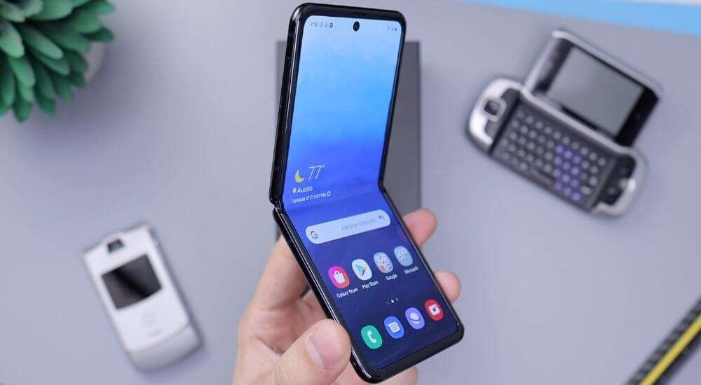 összehajtható okostelefon