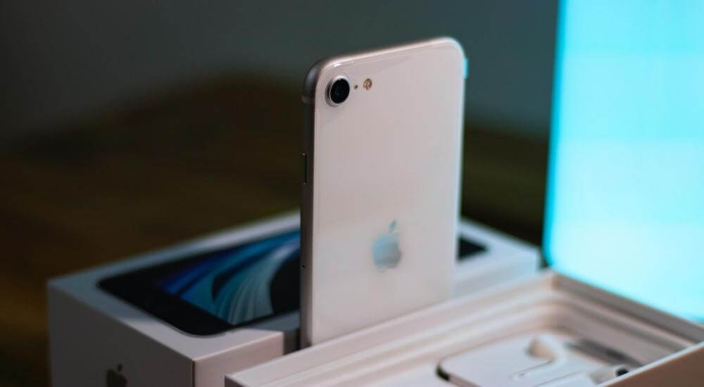 Fehér iPhone SE 2020