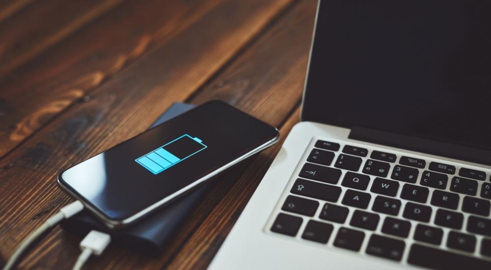 Telefon töltés közben