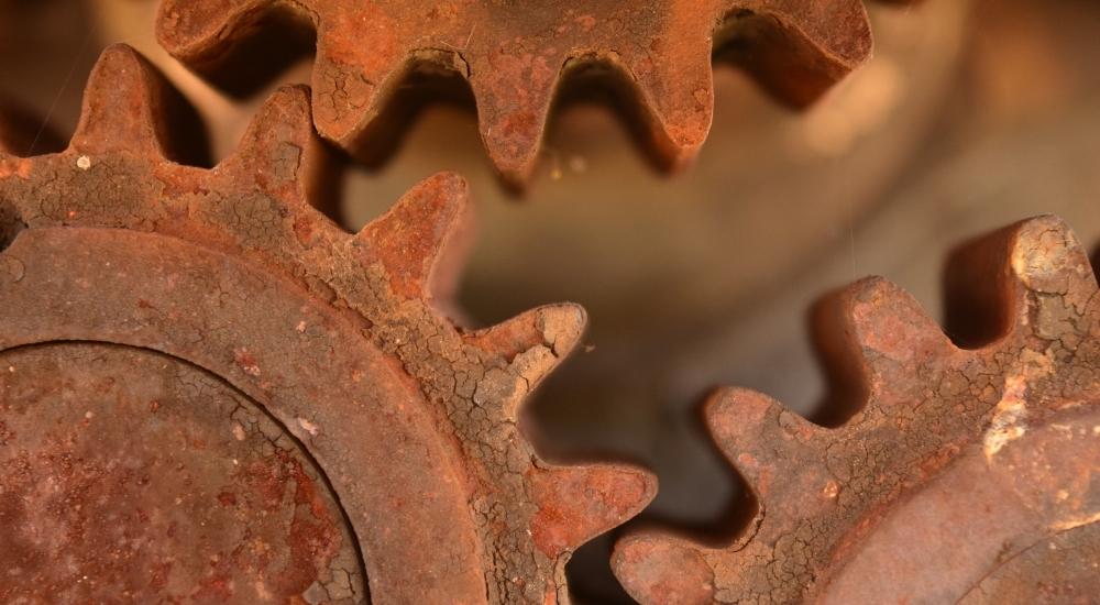 Rozsdás fém alkatrészek