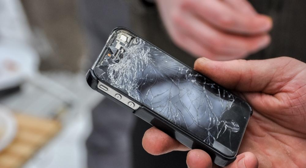 Törött iPhone kijelző