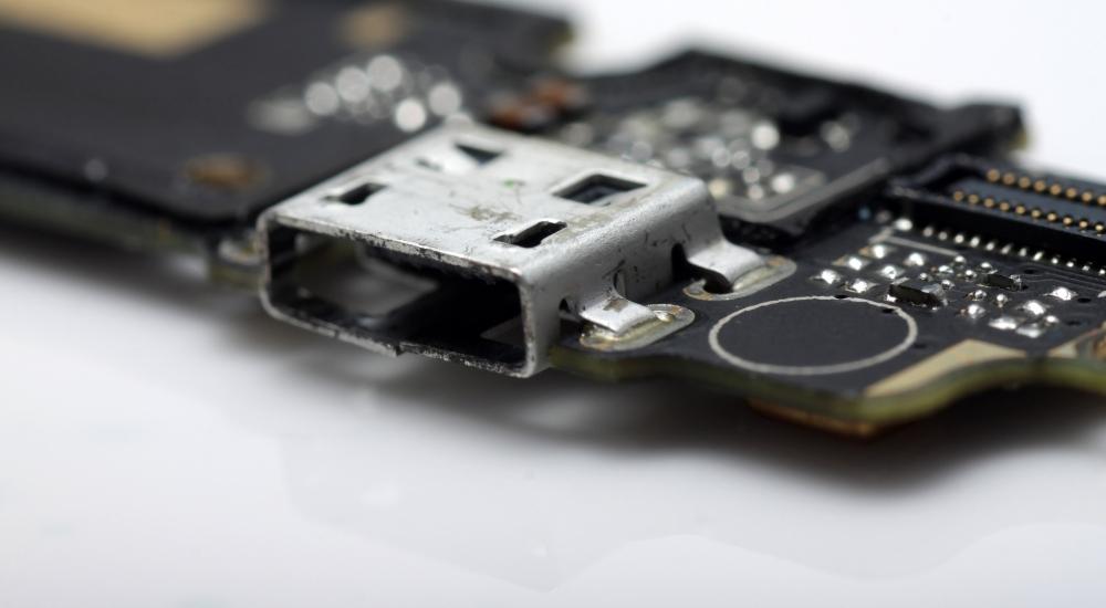 iPhone töltőmodul csere