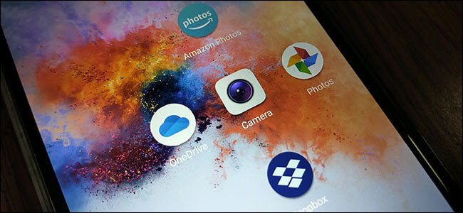 Egy Androidos készülék, rajta a Kamera, a Fotók, az Amazon Photos és a Dropbox appokkal.